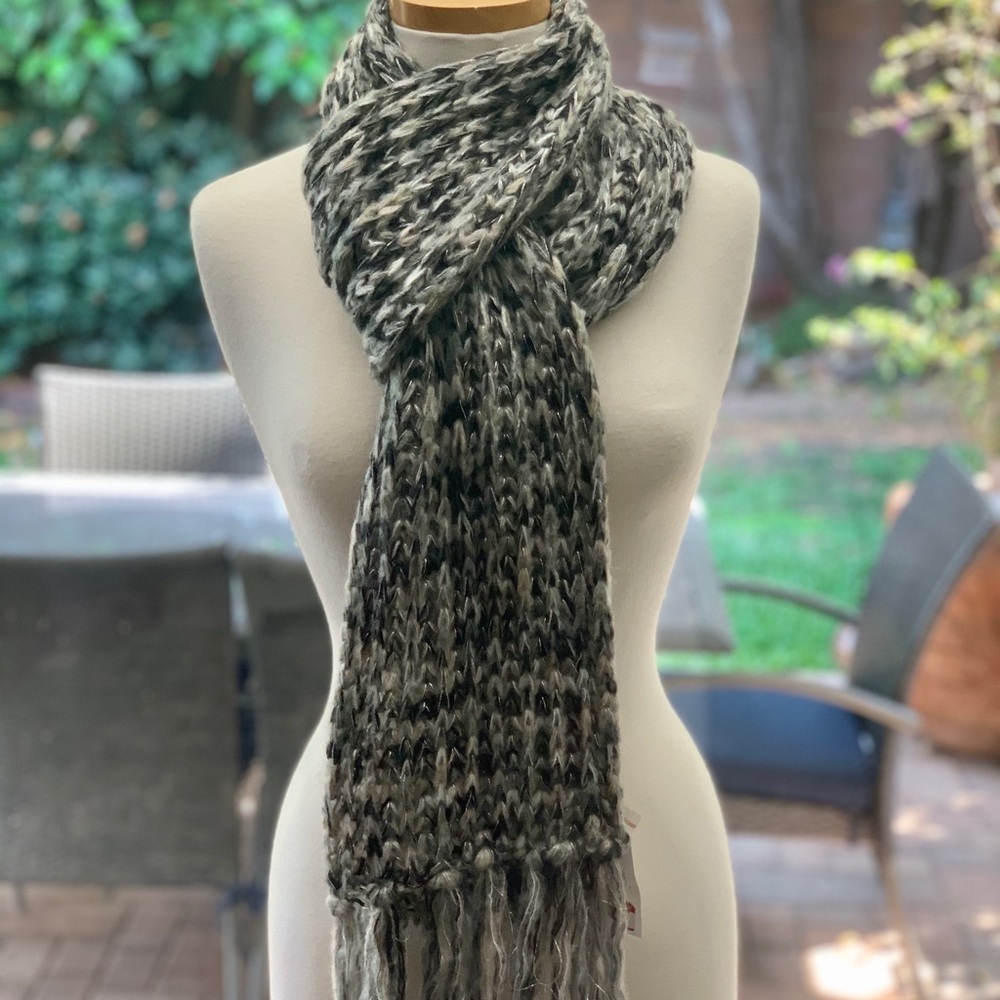 Collection Eighteen Scarf